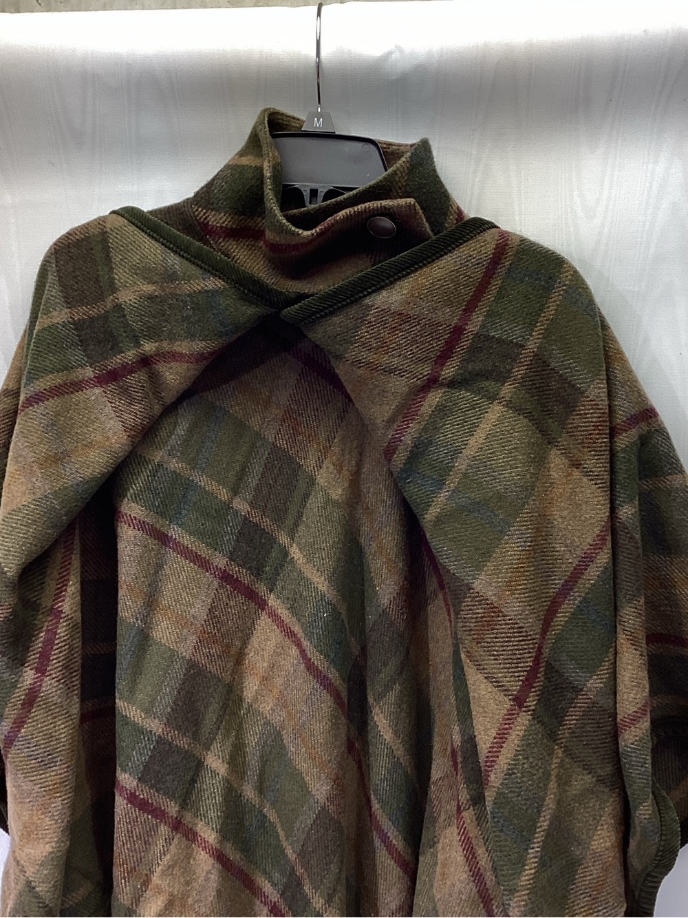 CHAPS Ralph Lauren Plaid Wool Blend Poncho Cape Wrap Green Maroon Size XL - Picture 6 of 9